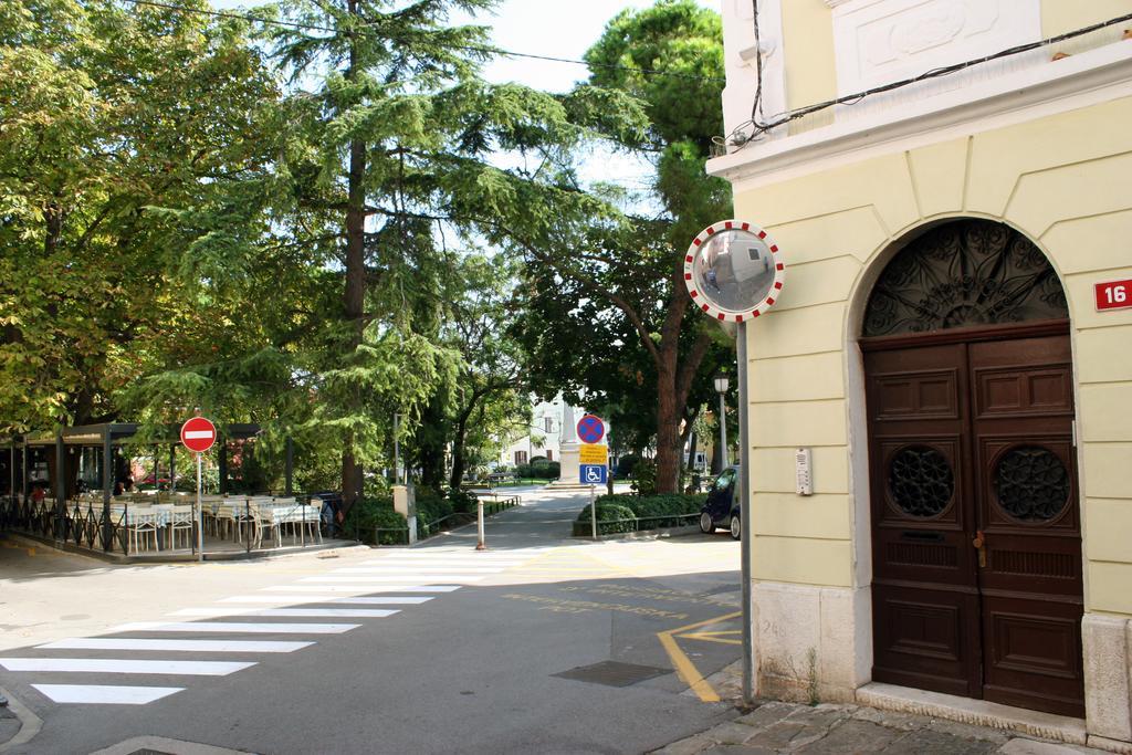 Park Apartments Izola Esterno foto